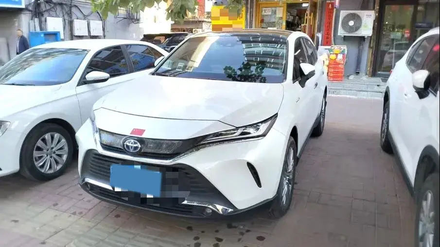 2022 TOYOTA HARRIER view 1