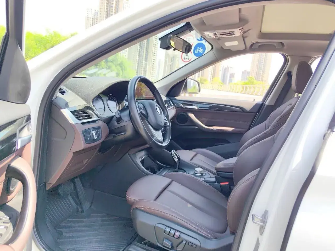 2020 BMW X1 thumbnail 4