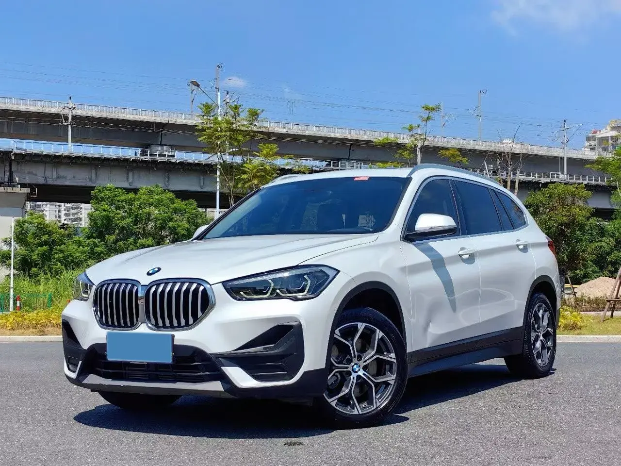 2020 BMW X1 view 1