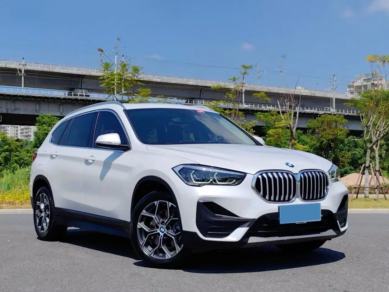 2020 BMW X1 thumbnail 2