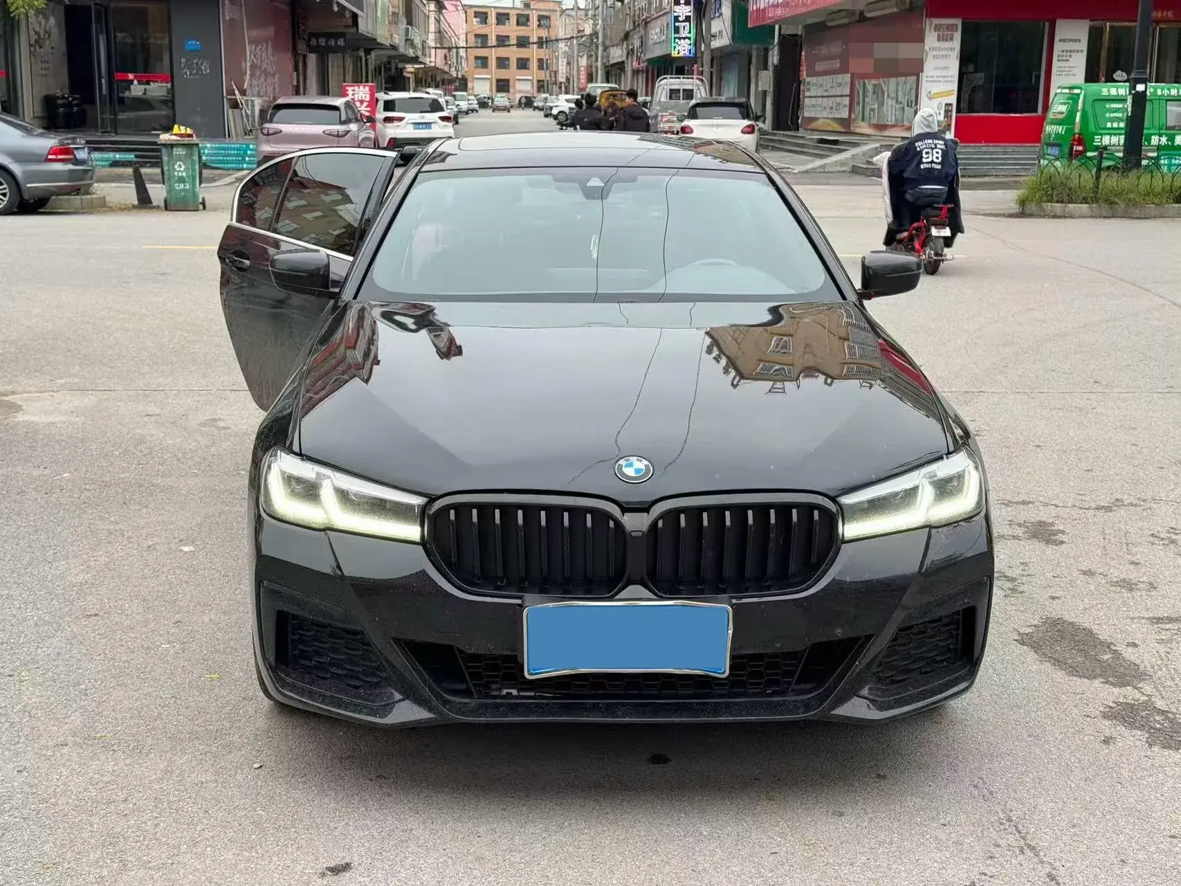 2022 BMW 5 thumbnail 3