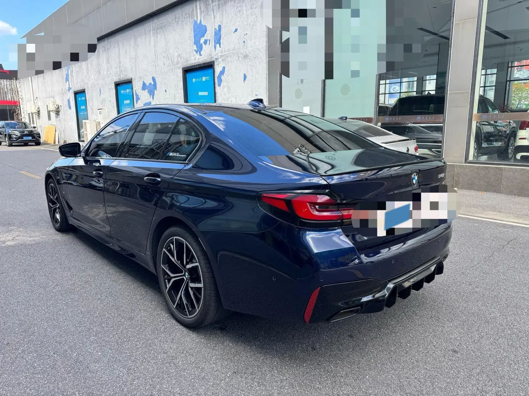 2022 BMW 5 thumbnail 4