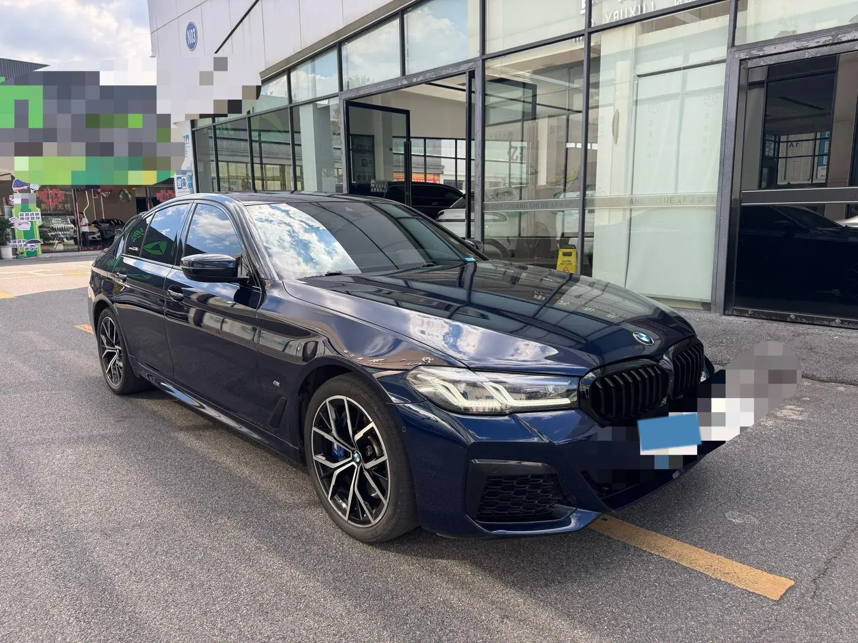 2022 BMW 5 thumbnail 2
