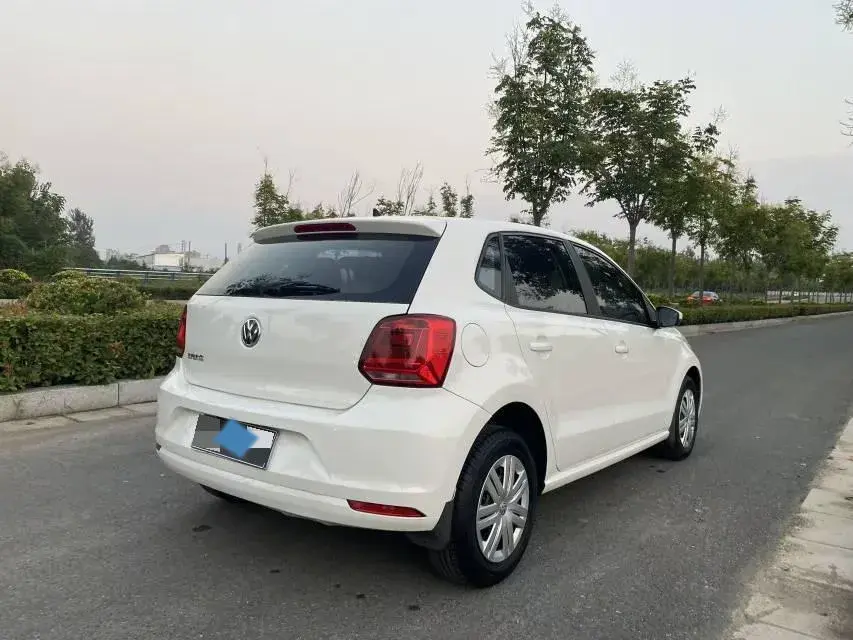 2016 VOLKSWAGEN POLO thumbnail 4