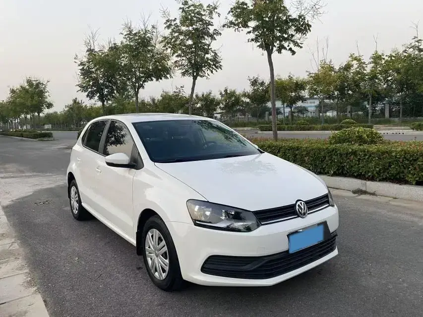 2016 VOLKSWAGEN POLO thumbnail 3