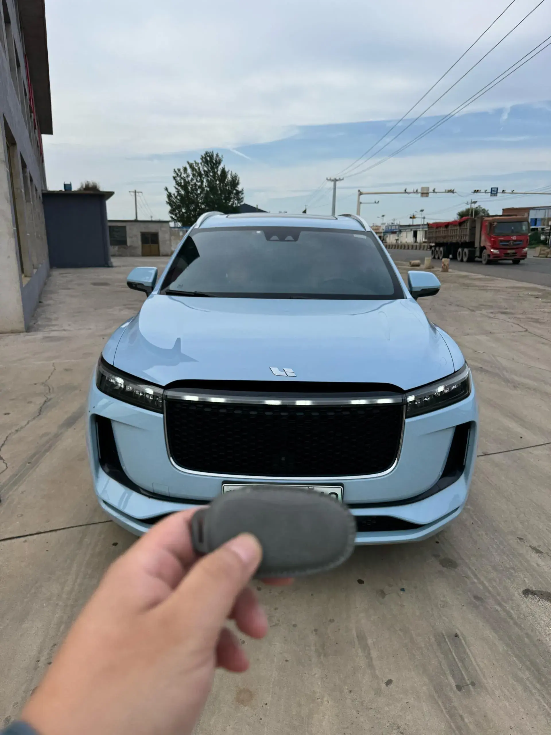 2020 LI ONE thumbnail 2