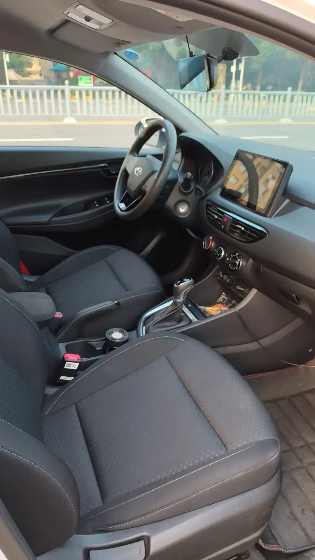 2017 HYUNDAI CELESTA thumbnail 4