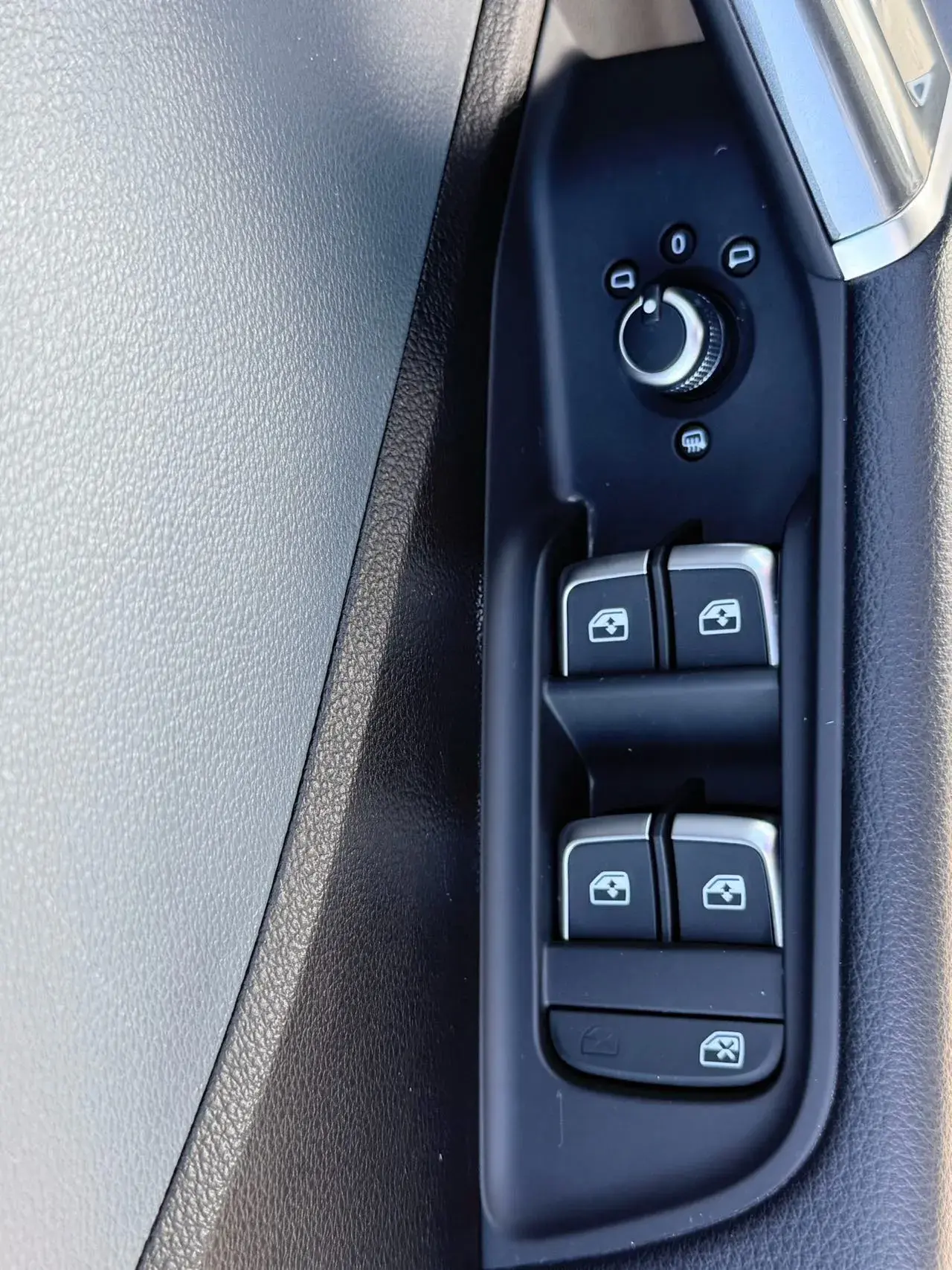 2021 AUDI Q2L thumbnail 4