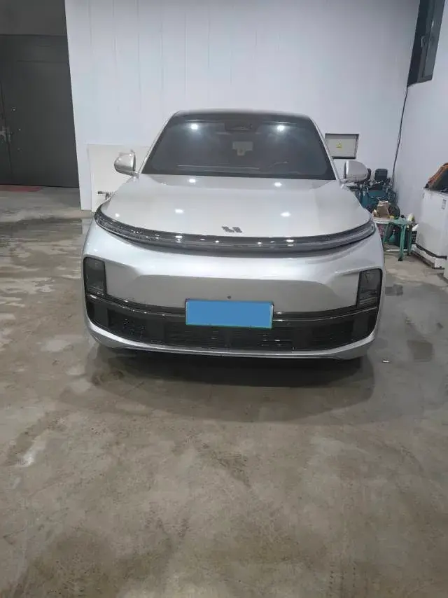 2023 LI L8 thumbnail 2