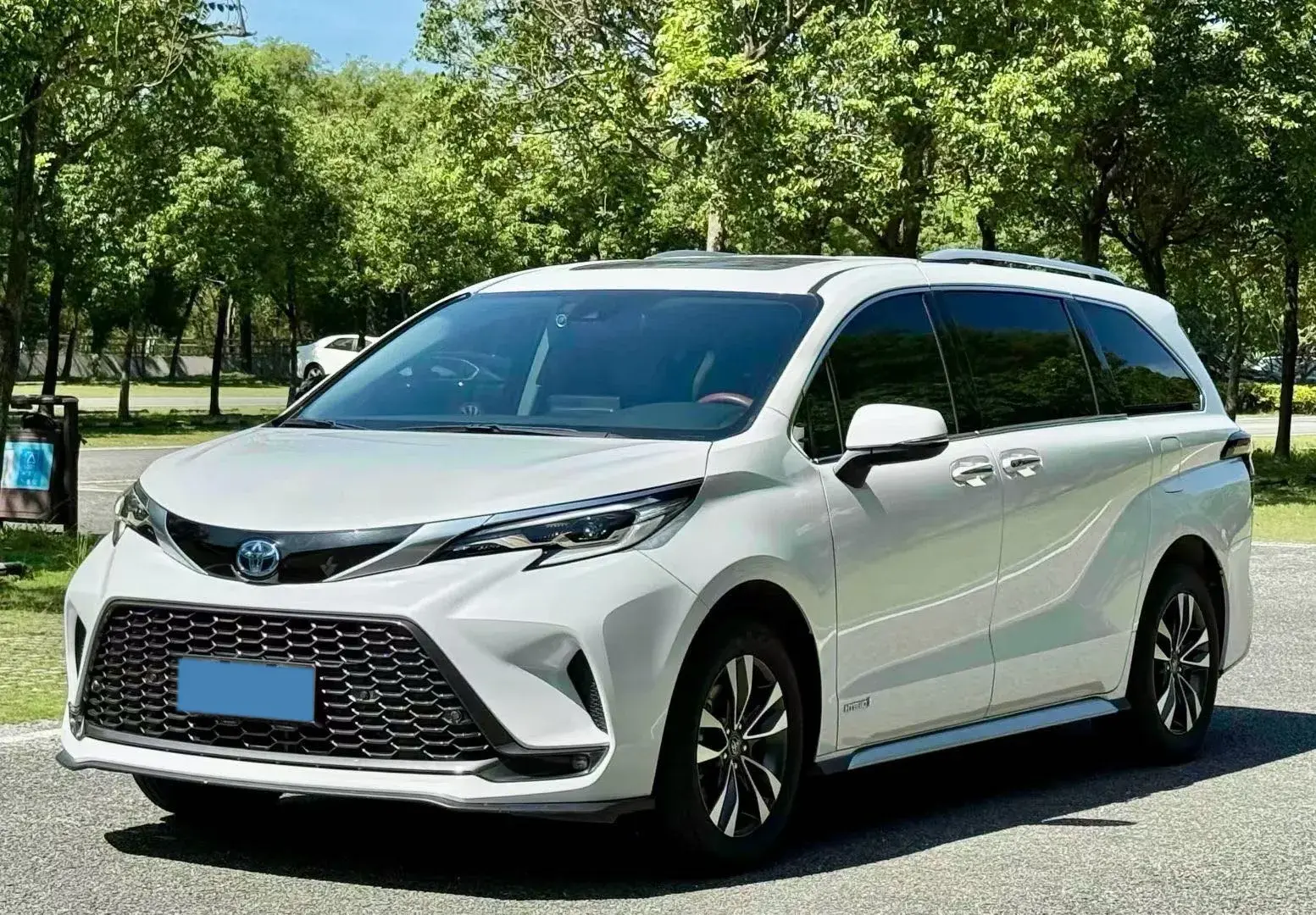 2024 TOYOTA GRANVIA view 1