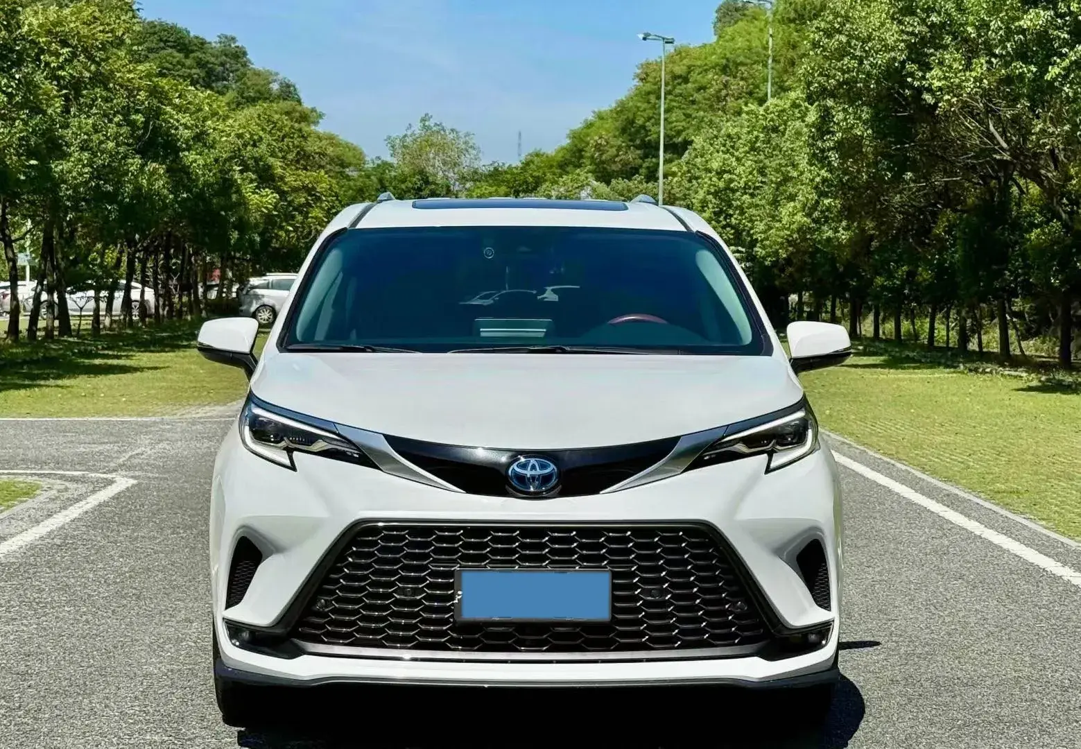 2024 TOYOTA GRANVIA thumbnail 2