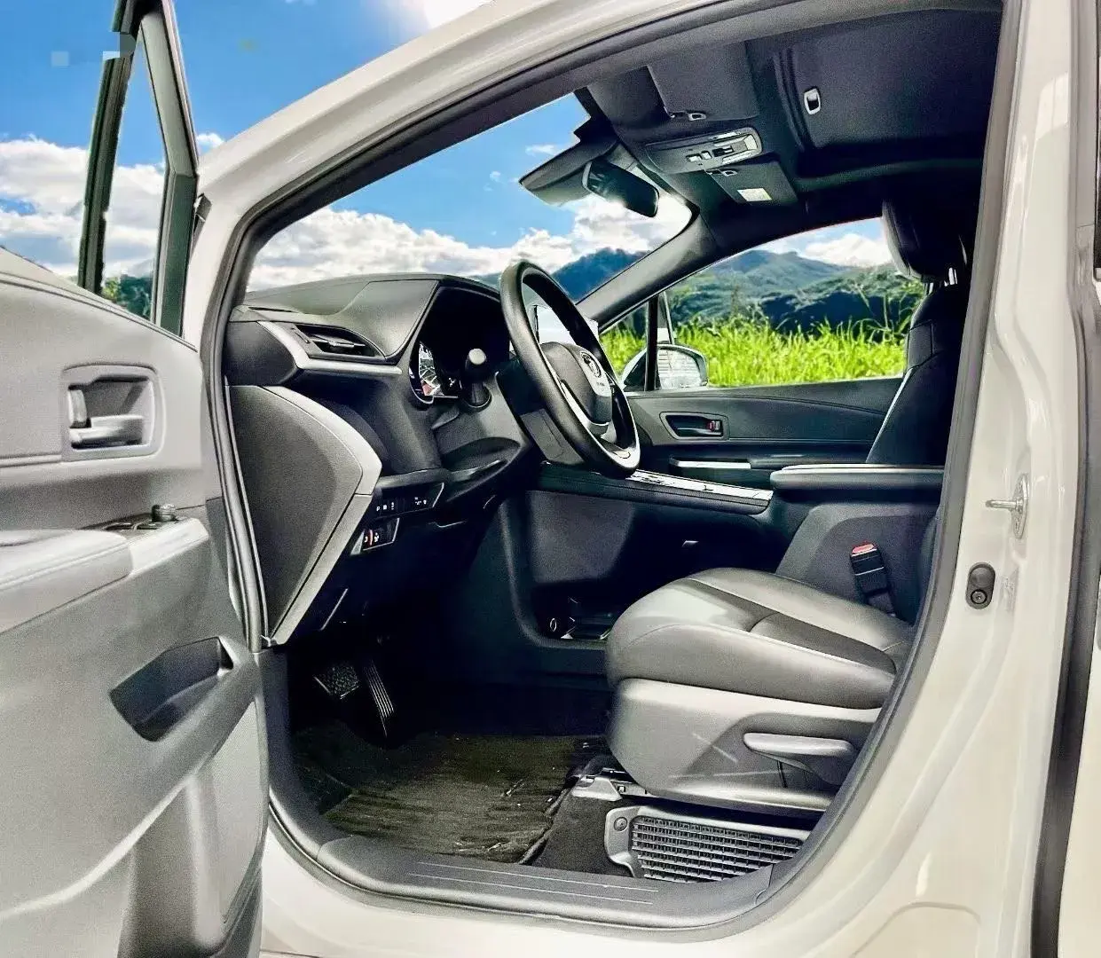 2024 TOYOTA GRANVIA thumbnail 3