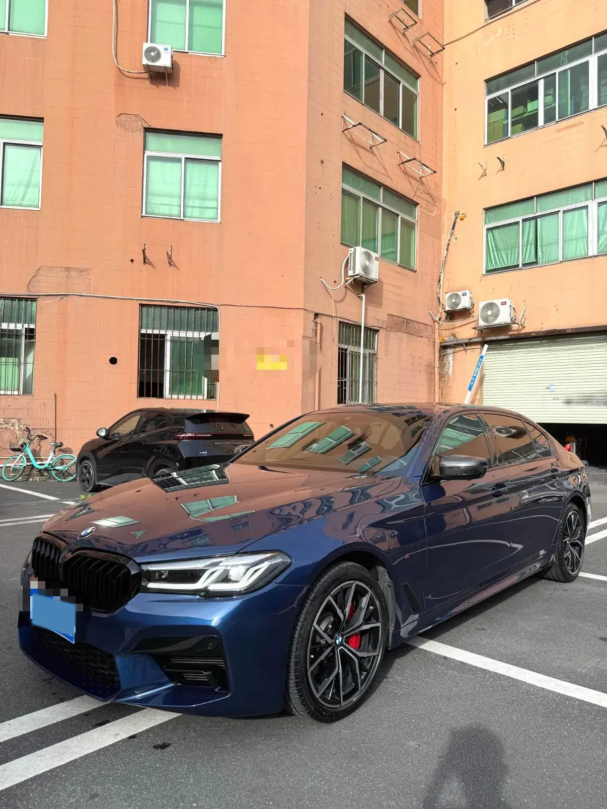 2021 BMW 5 view 1
