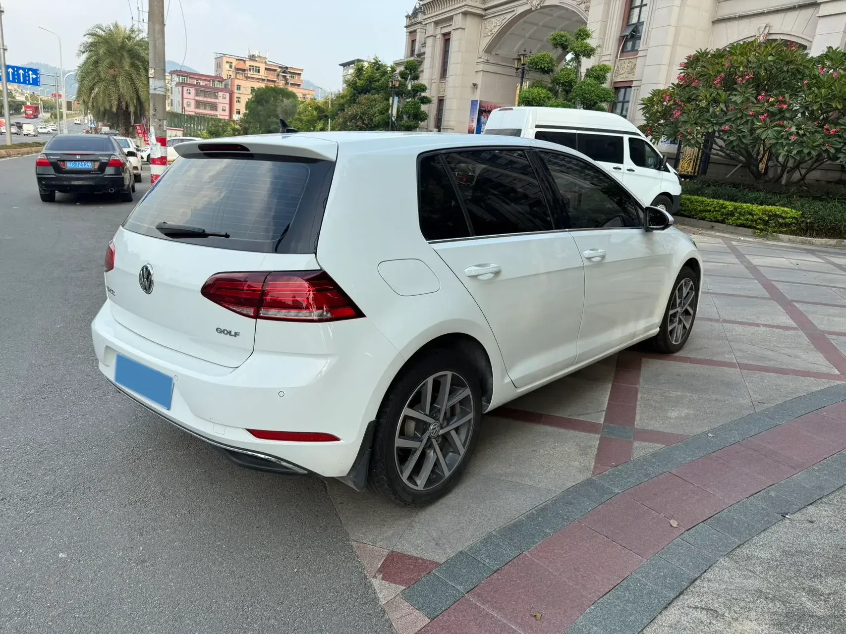 2019 VOLKSWAGEN GOLF thumbnail 4