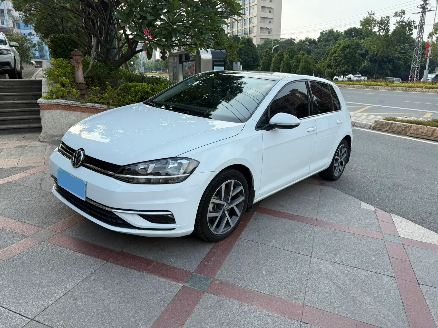 2019 VOLKSWAGEN GOLF view 1