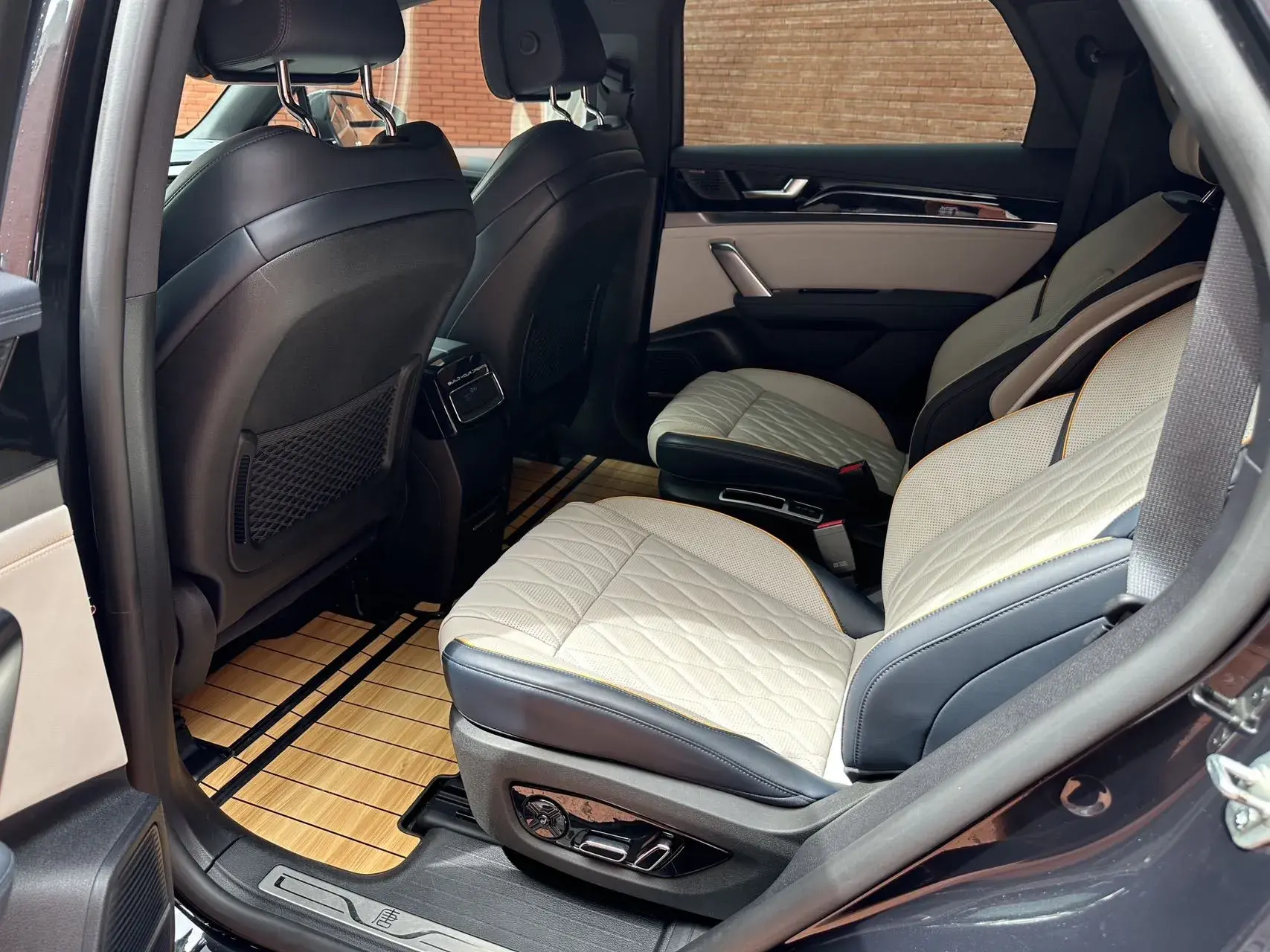 2022 BYD TANG thumbnail 4