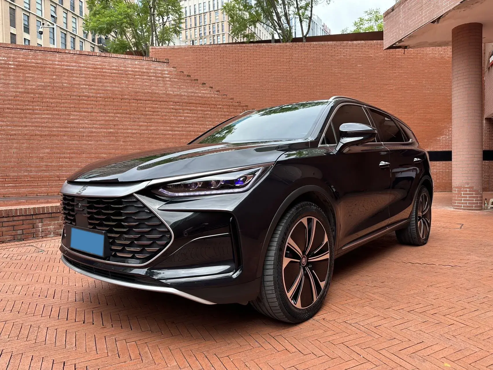 2022 BYD TANG view 1