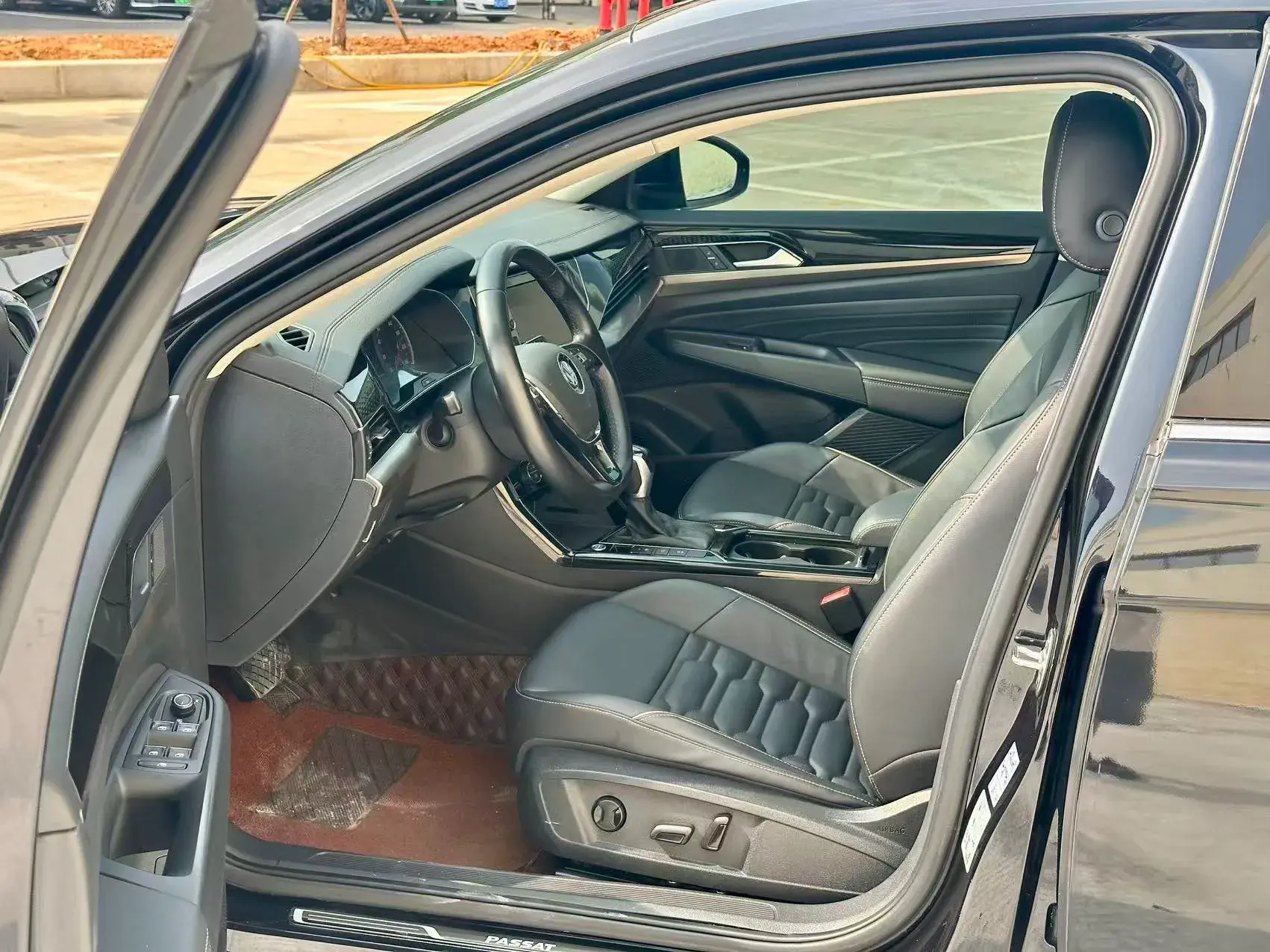 2019 VOLKSWAGEN PASSAT thumbnail 4