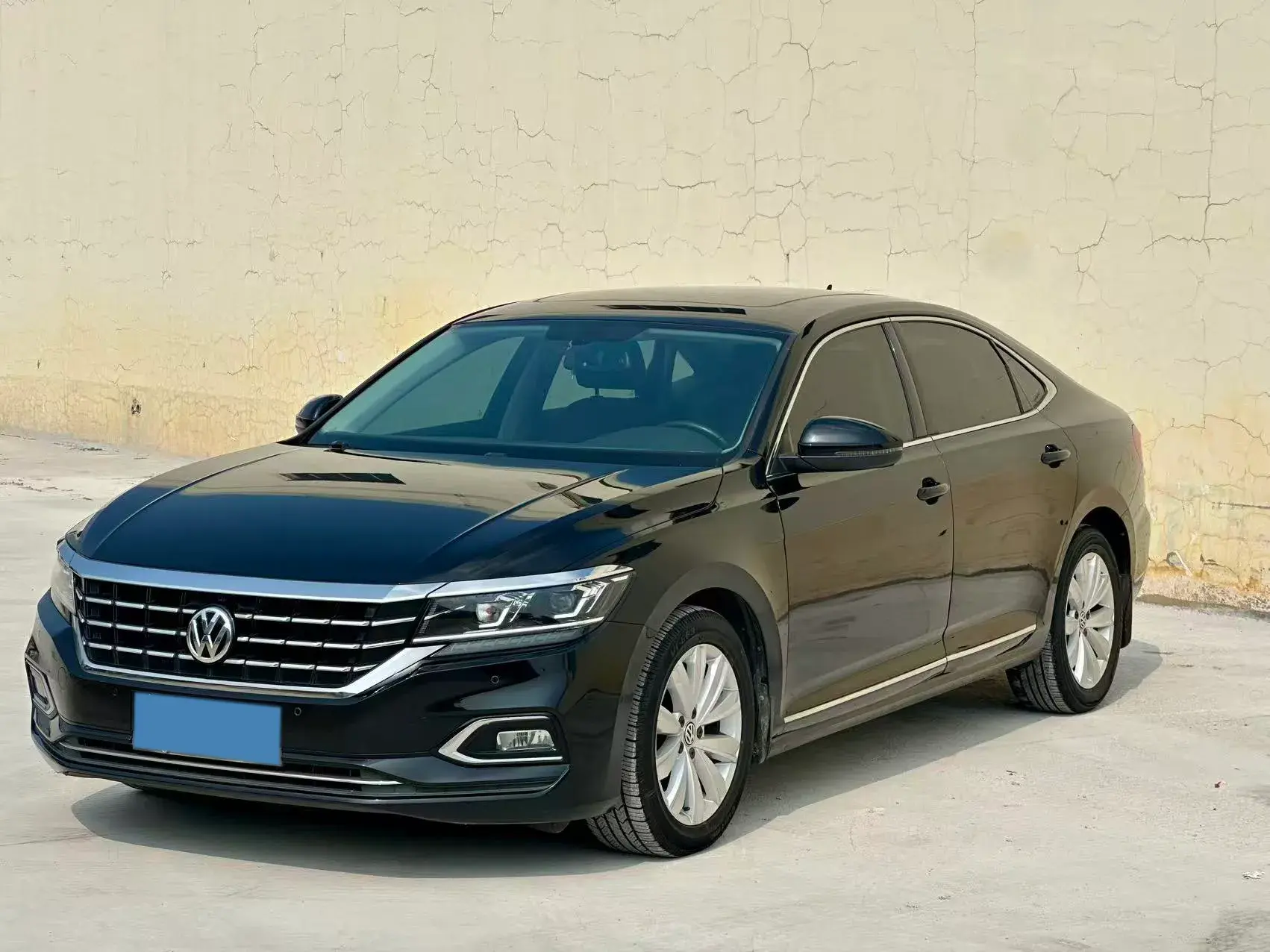 2019 VOLKSWAGEN PASSAT view 1