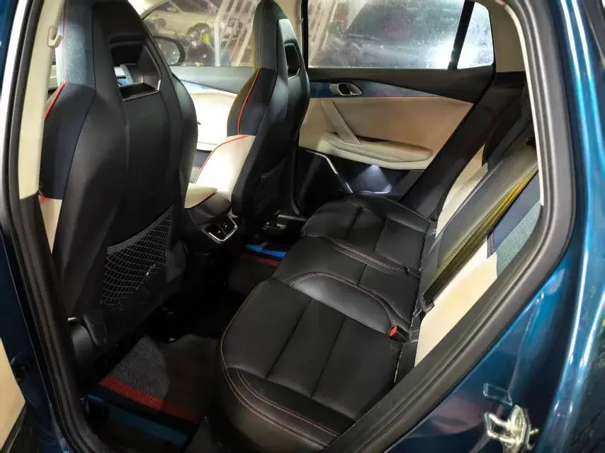 2020 LYNK&CO 06 thumbnail 4