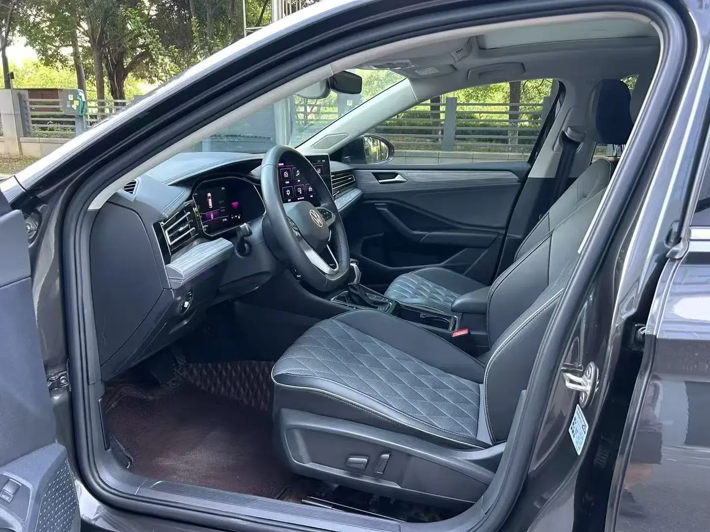 2023 VOLKSWAGEN SAGITAR thumbnail 4