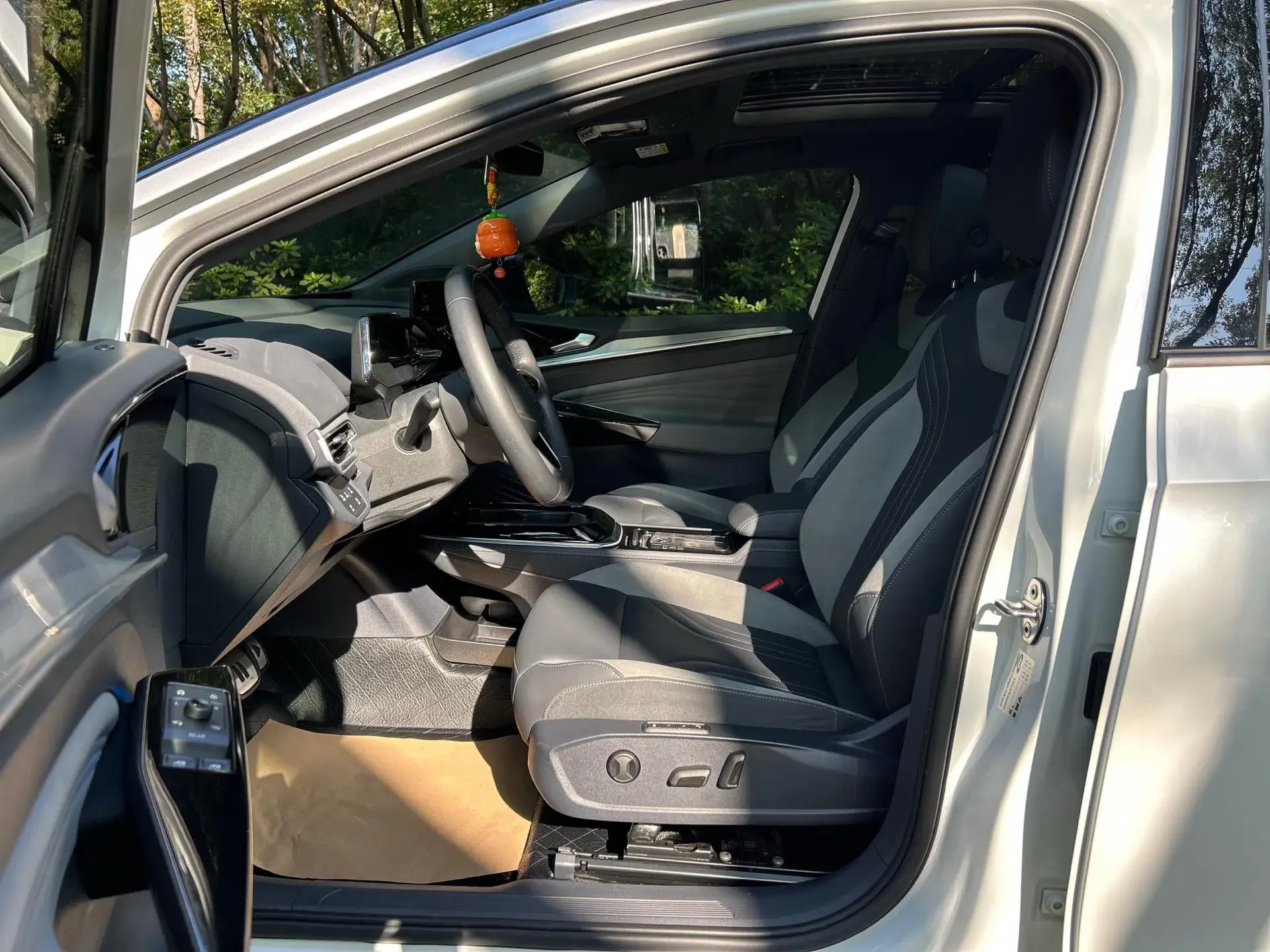 2021 VOLKSWAGEN ID.4 thumbnail 2