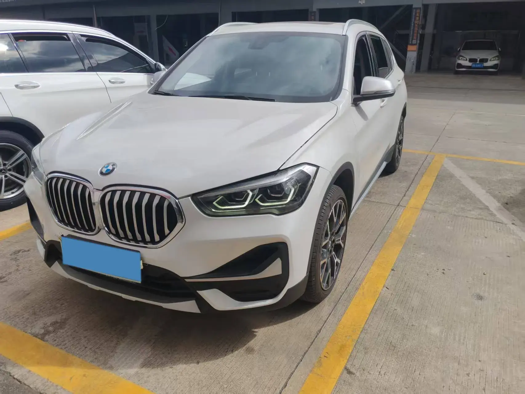 2022 BMW X1 view 1