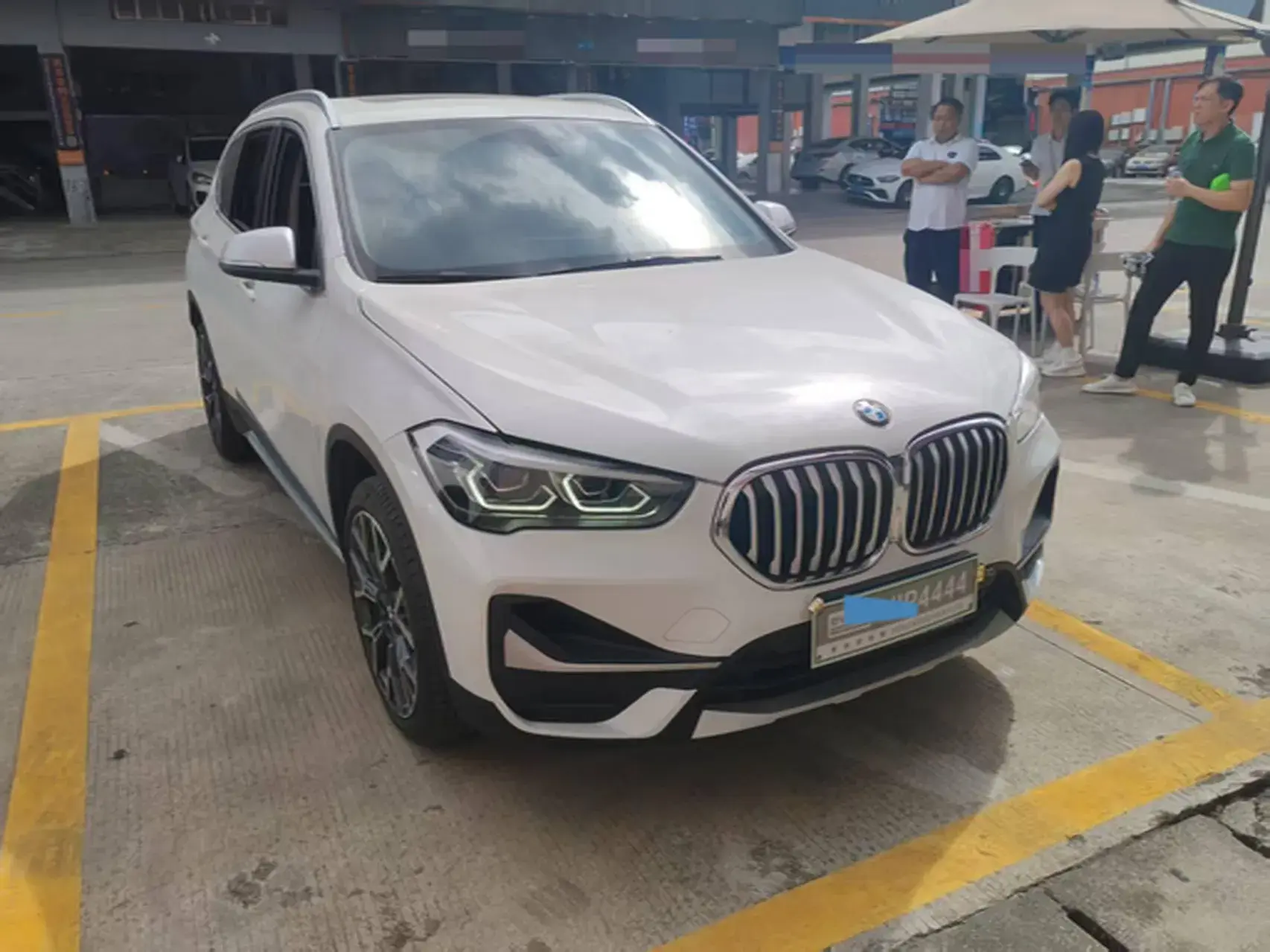2022 BMW X1 thumbnail 2