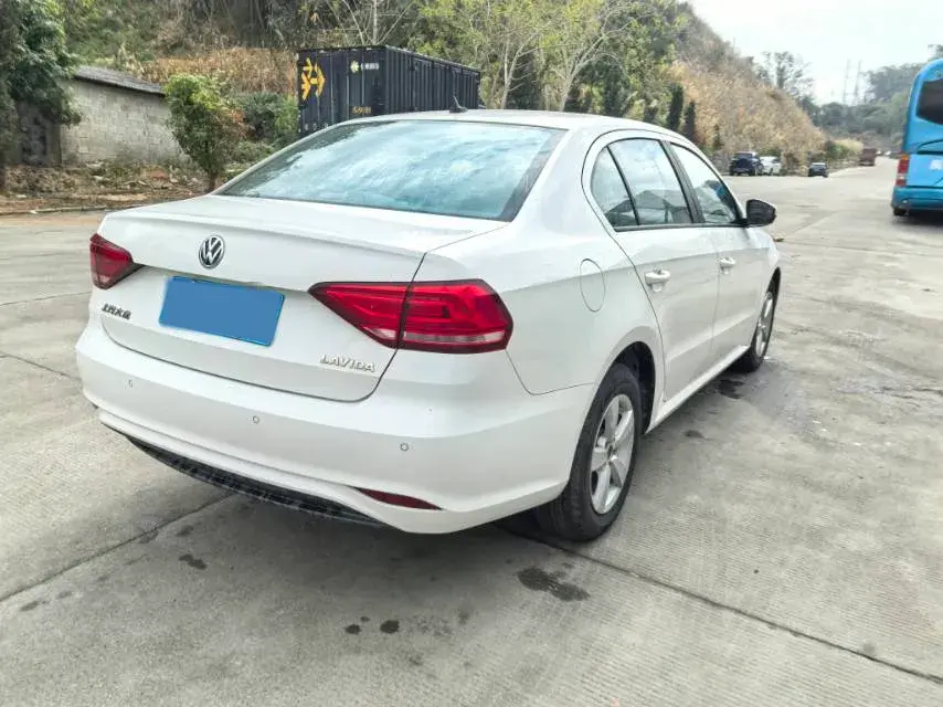 2019 VOLKSWAGEN LAVIDA thumbnail 2