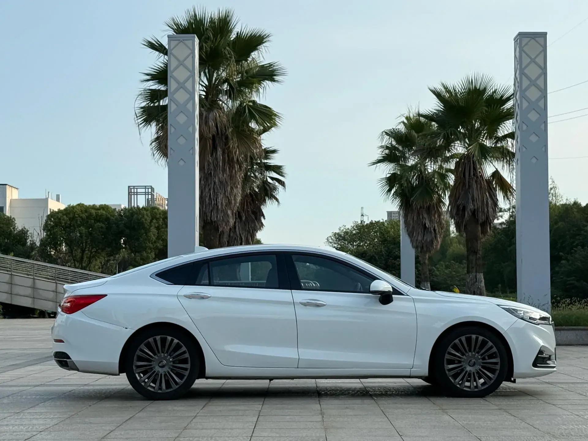 2019 HONGQI H5 thumbnail 3