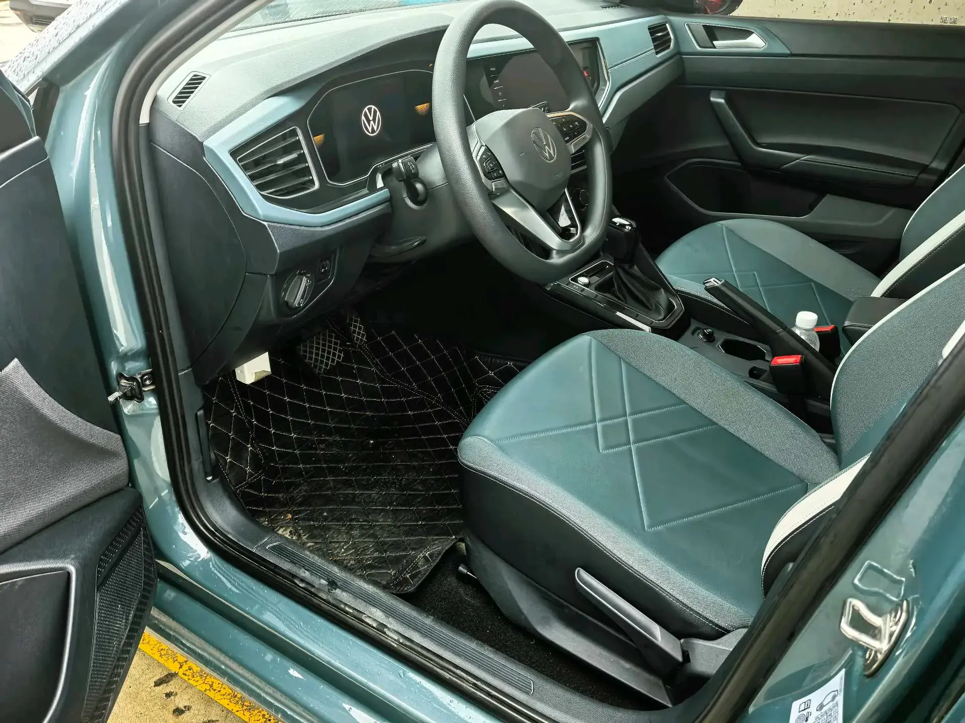 2023 VOLKSWAGEN LAVIDA thumbnail 4