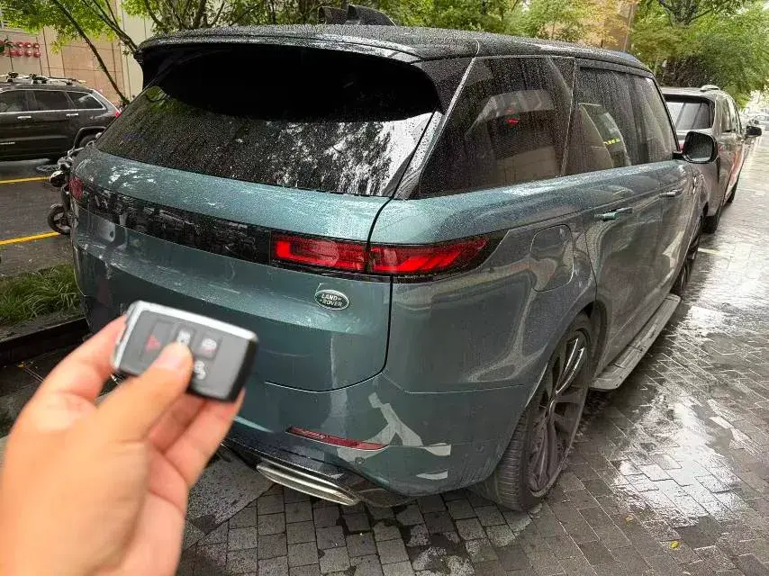 2023 LAND ROVER thumbnail 3