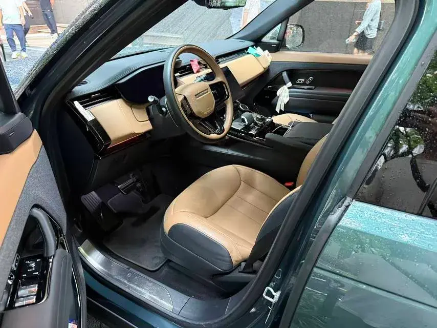 2023 LAND ROVER thumbnail 4