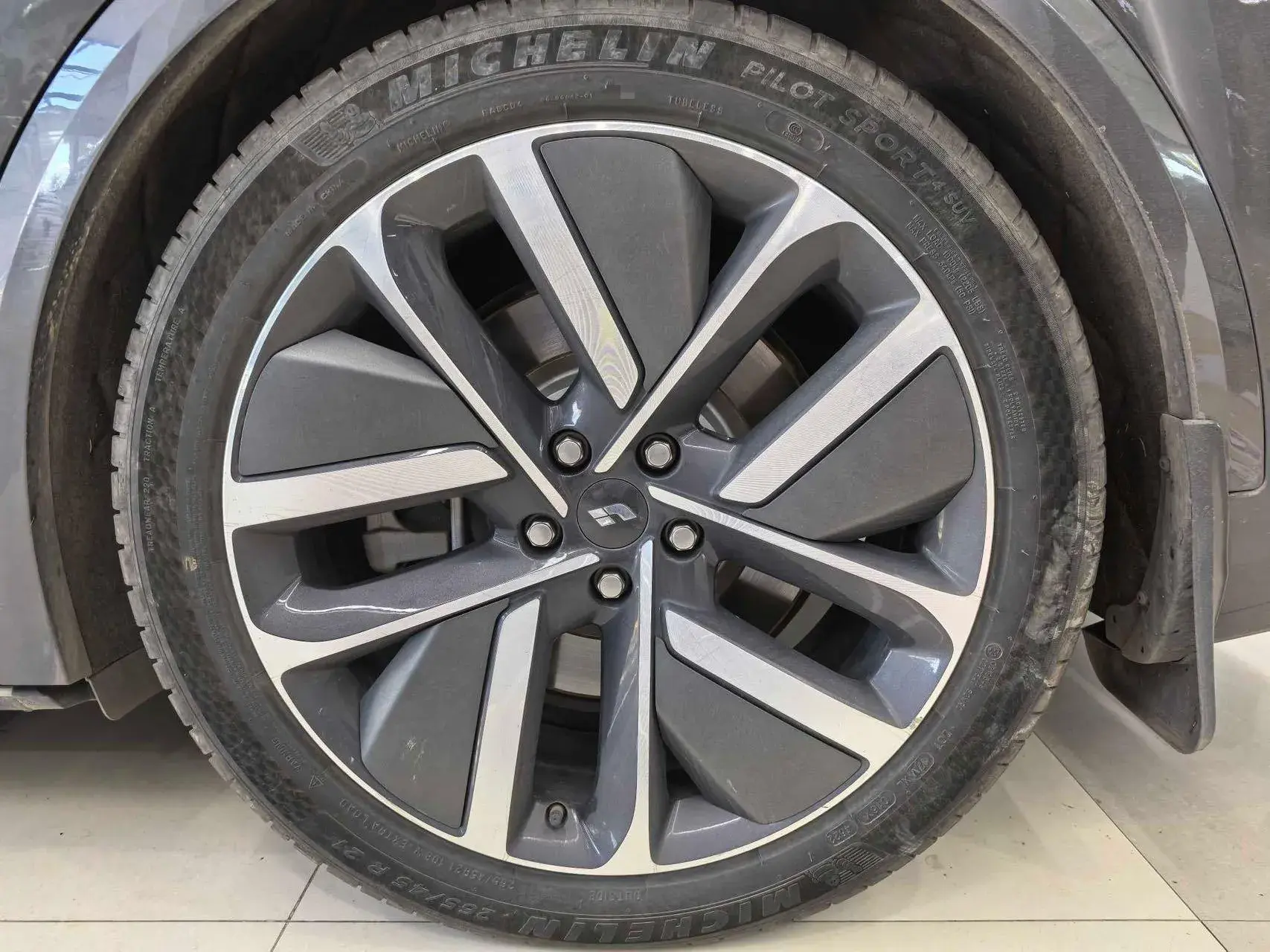 2023 LI L8 thumbnail 4