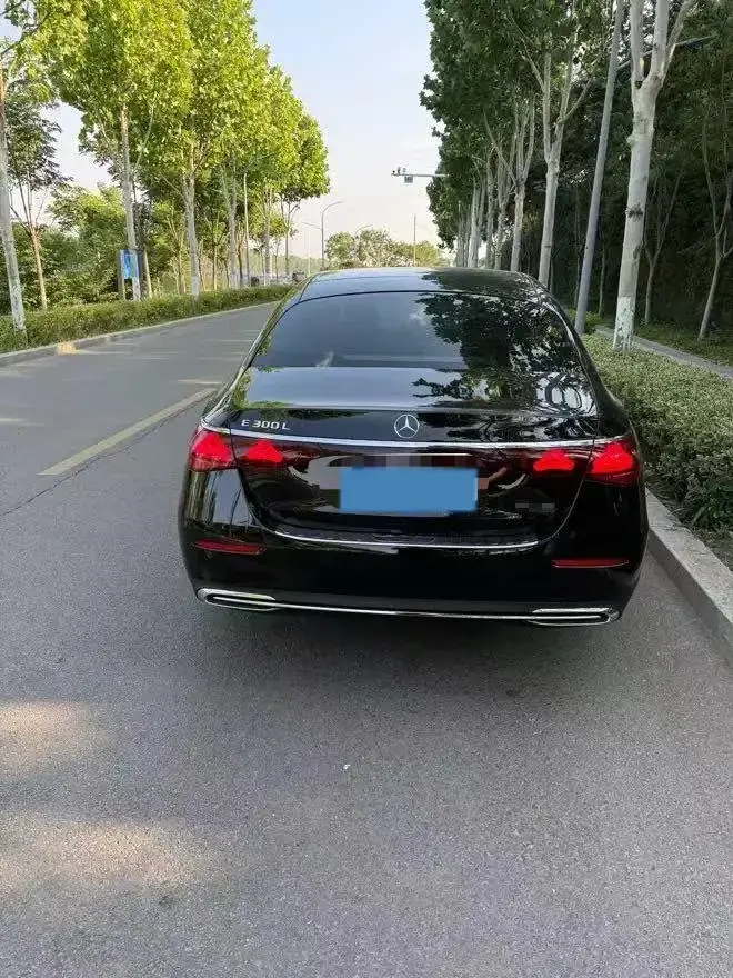 2025 MERCEDES-BENZ E thumbnail 3