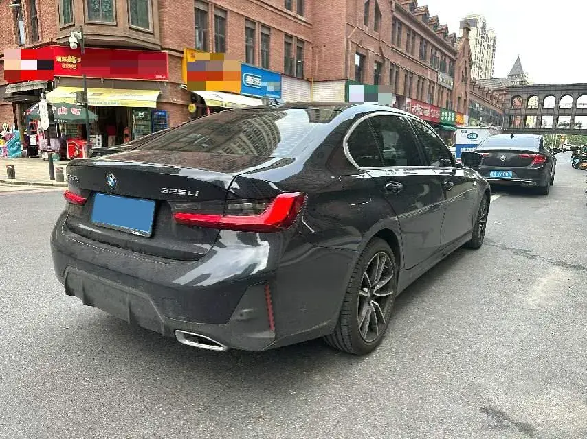 2024 BMW 3 thumbnail 2