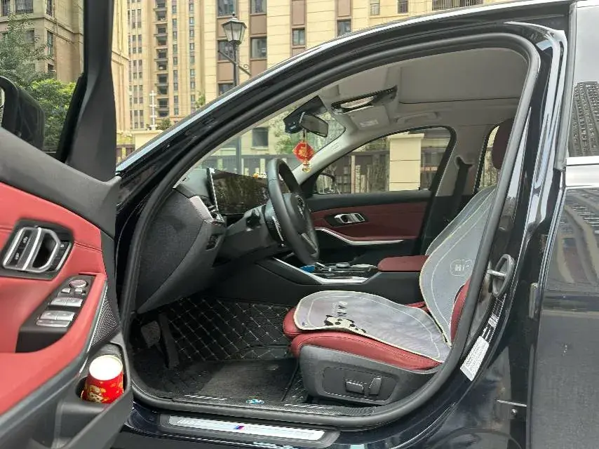 2024 BMW 3 thumbnail 3