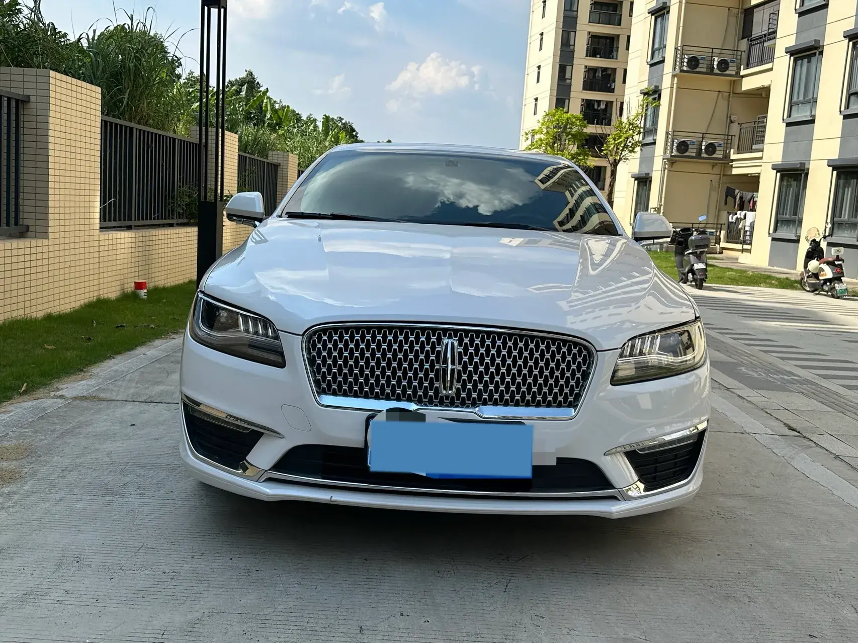 2019 LINCOLN MKZ thumbnail 2