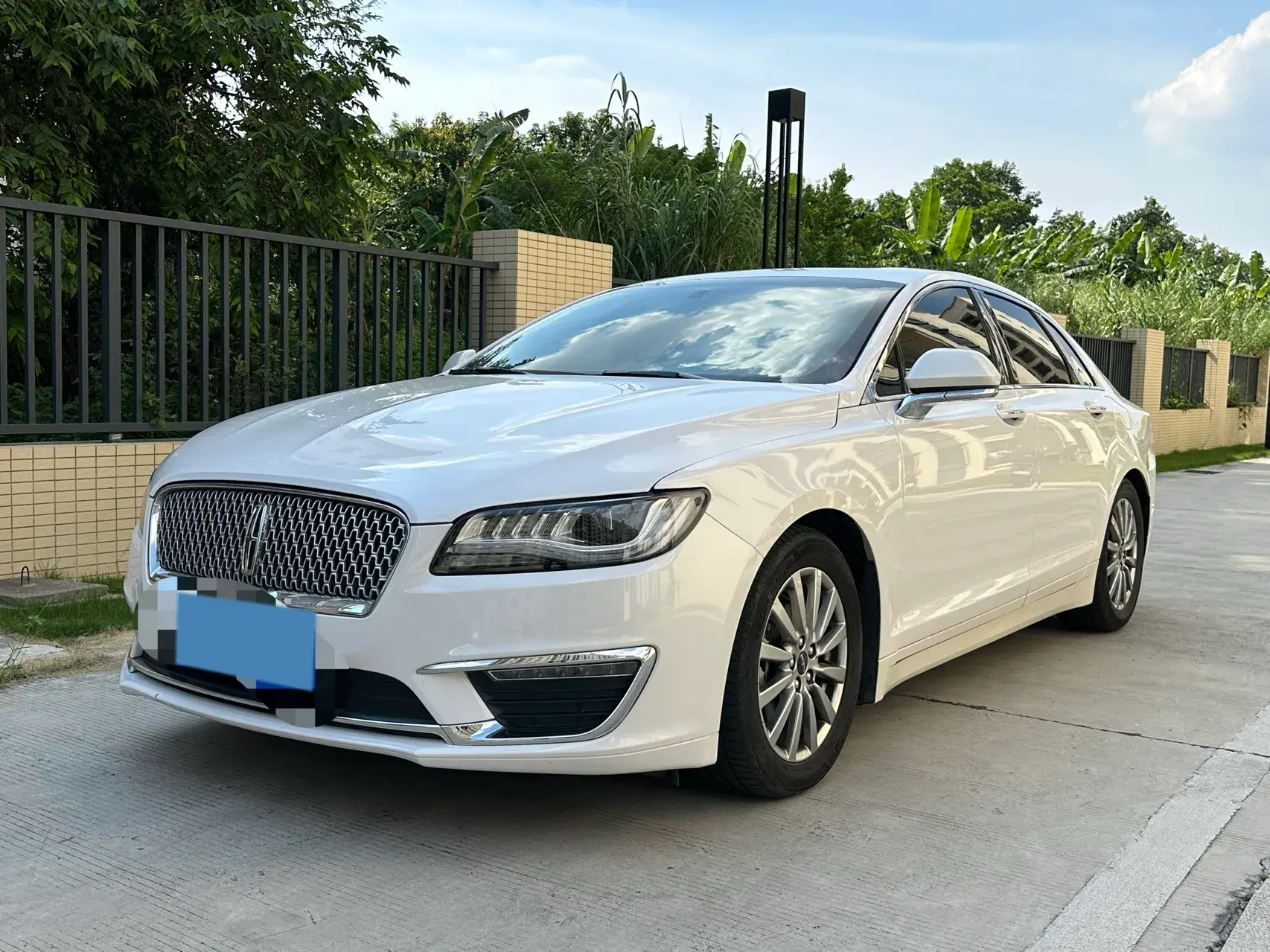 2019 LINCOLN MKZ view 1