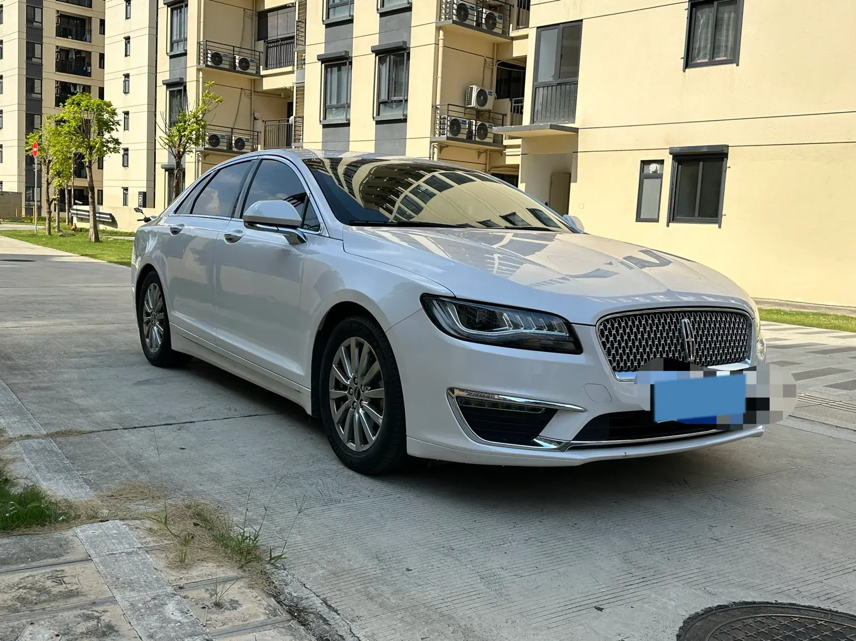 2019 LINCOLN MKZ thumbnail 3