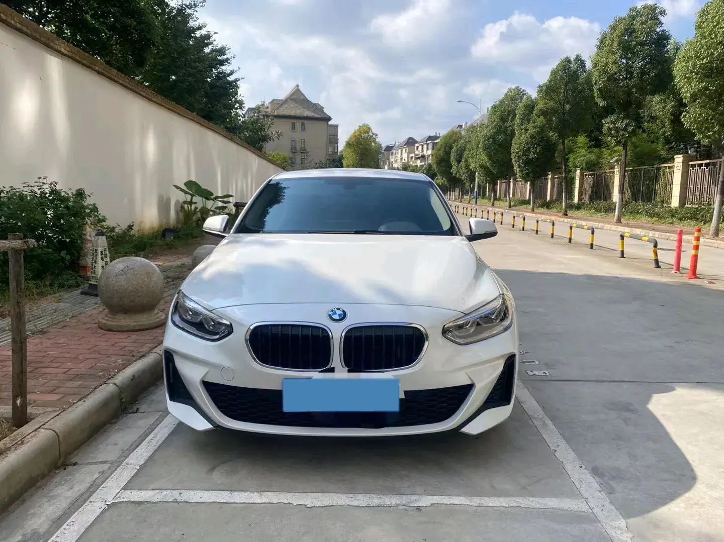 2022 BMW 1 thumbnail 2
