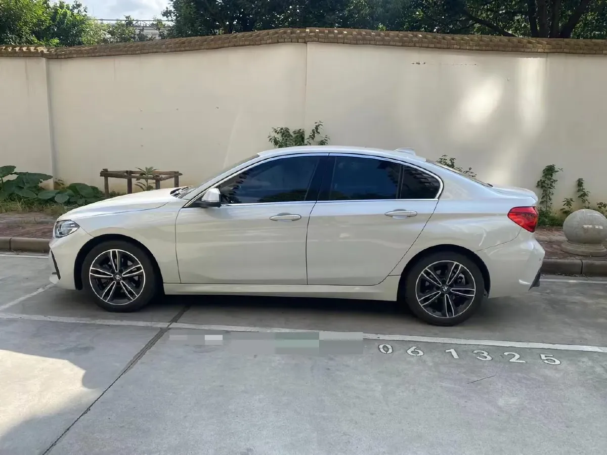 2022 BMW 1 Series 1.5T 140HP L3 7DCT,autocango,china used car exporter,china ev exporter,chinese used car exporter,chinese used ev exporter