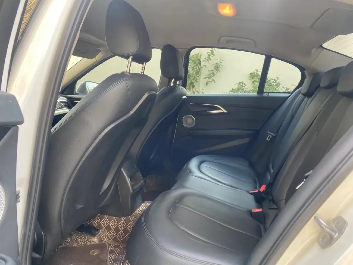 2022 BMW 1 Series 1.5T 140HP L3 7DCT,autocango,china used car exporter,china ev exporter,chinese used car exporter,chinese used ev exporter