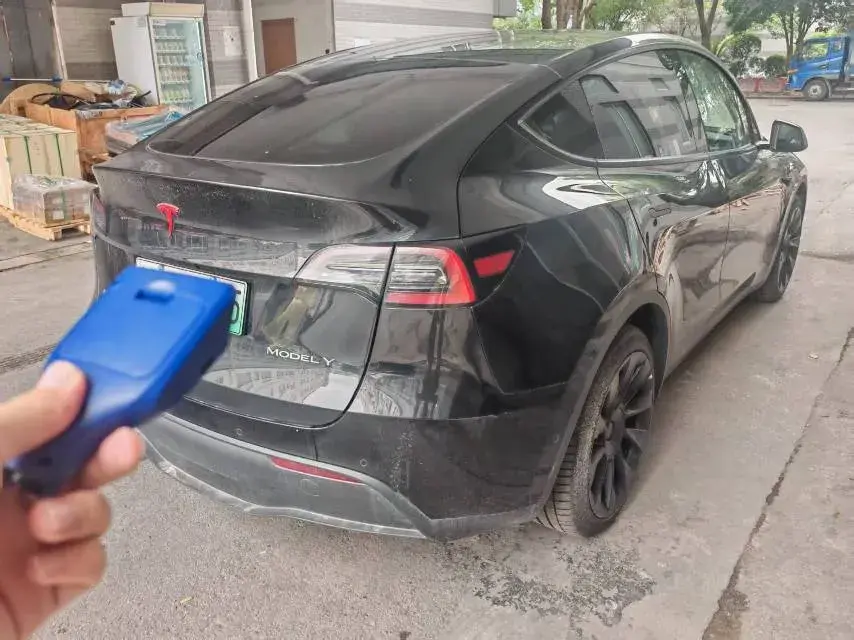 2023 TESLA MODEL thumbnail 3