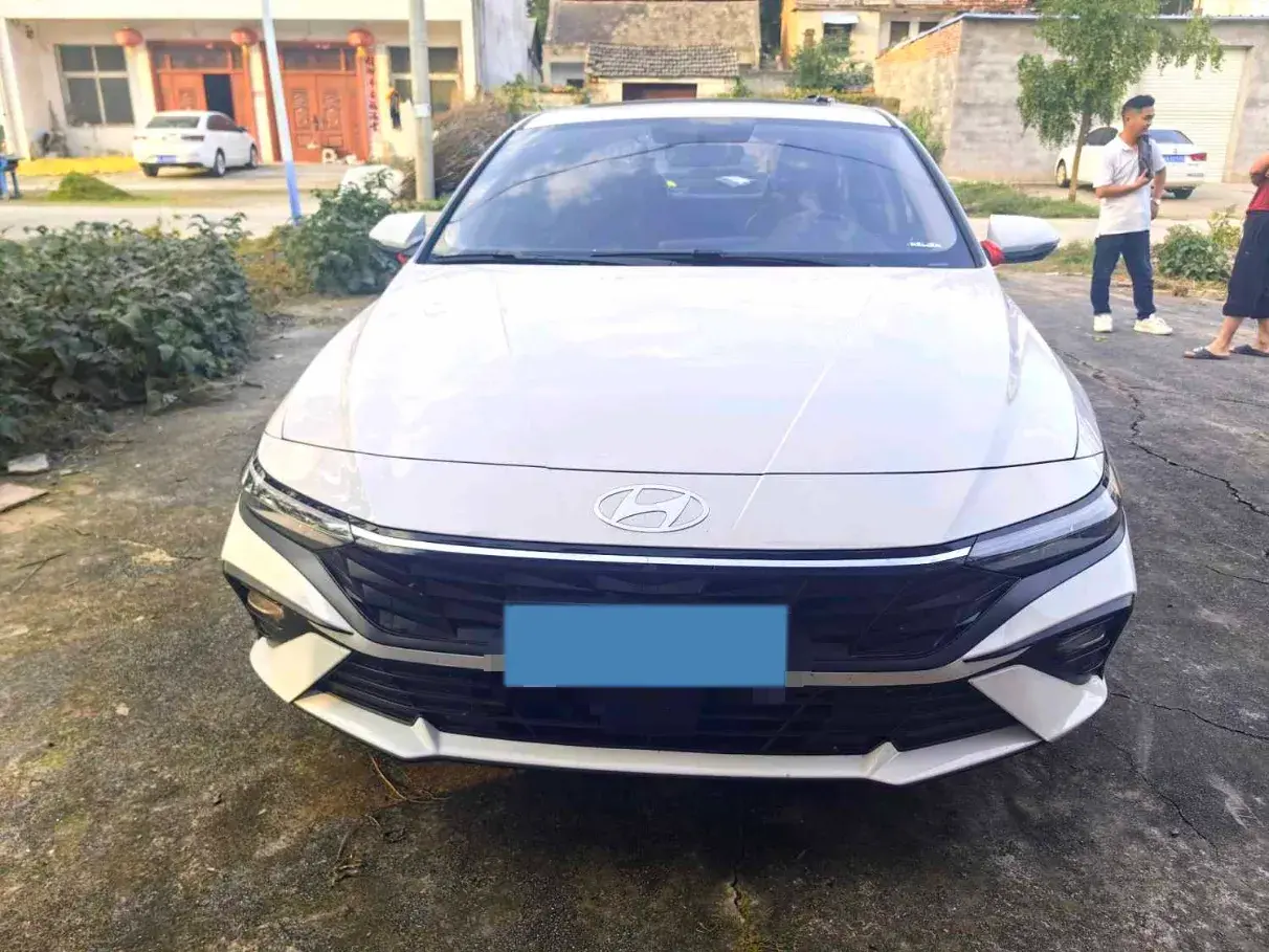 2023 HYUNDAI ELANTRA thumbnail 2