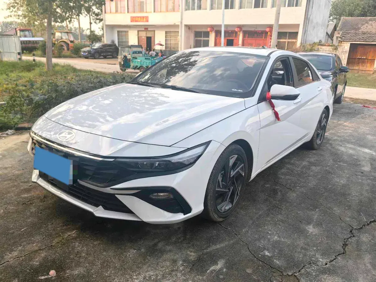 2023 HYUNDAI ELANTRA view 1