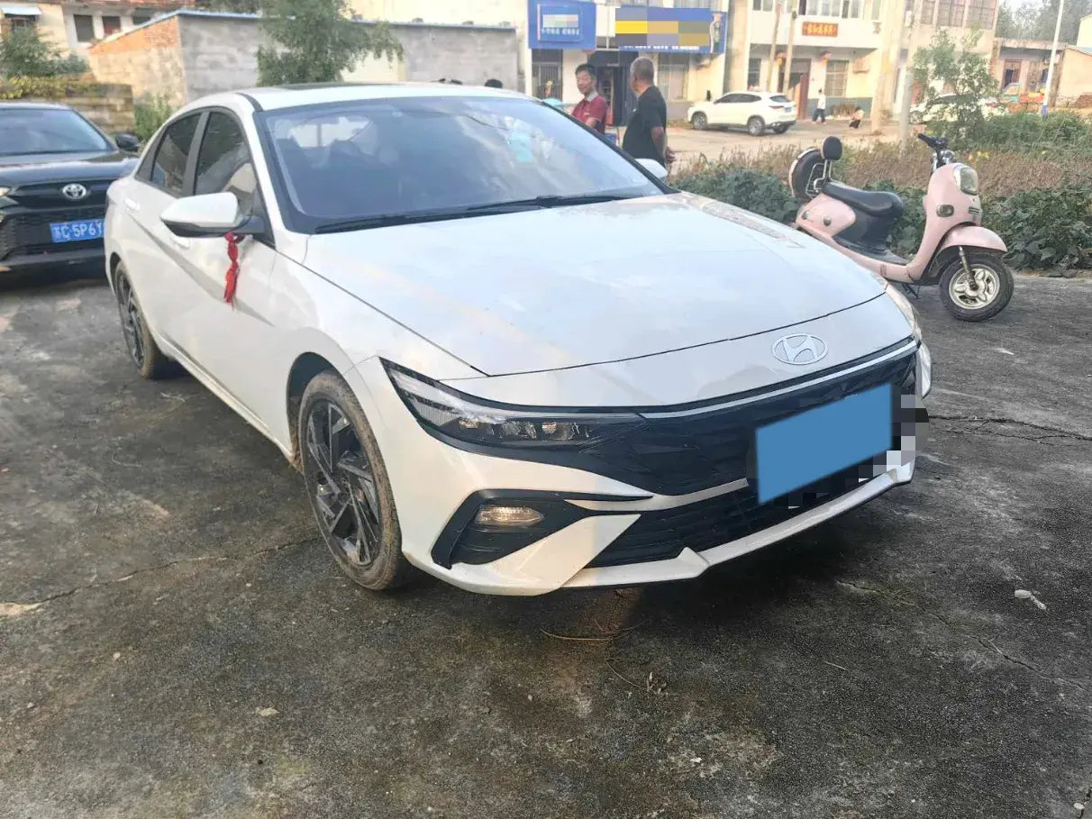 2023 HYUNDAI ELANTRA thumbnail 3