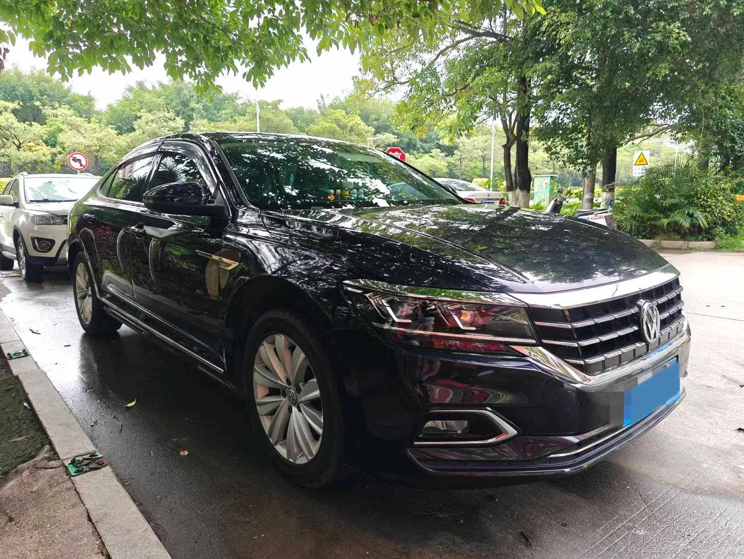 2019 VOLKSWAGEN PASSAT thumbnail 3