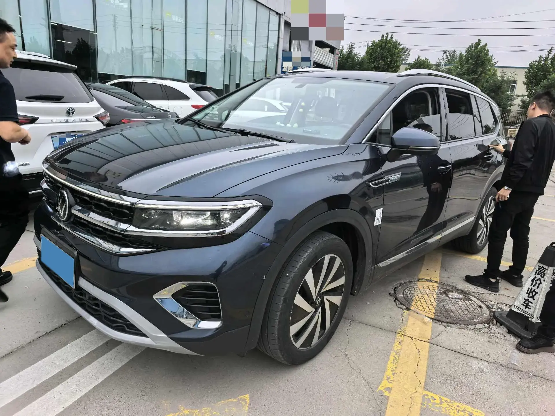 2021 VOLKSWAGEN TALAGON view 1