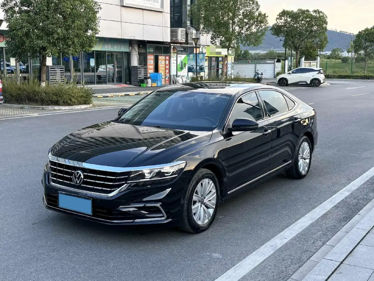 2021 Volkswagen Passat 2.0T 186HP L4 7DCT